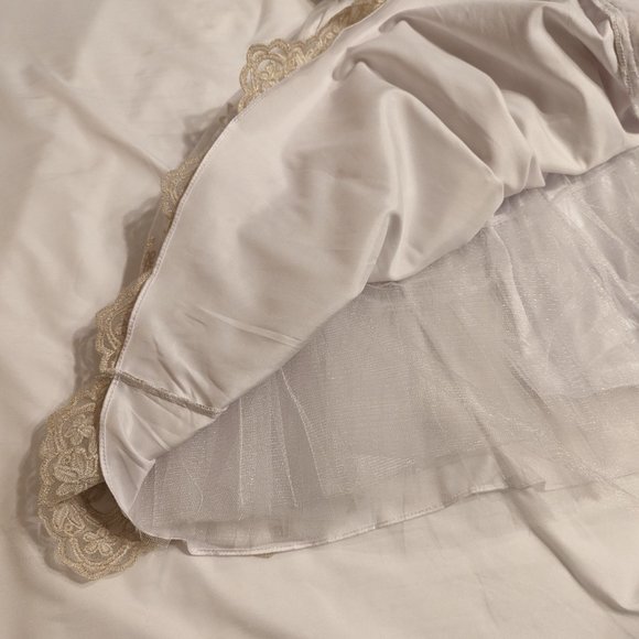 Women's/Juniors White and Gold Knee-Length Tulle Dress, Medium - Picture 8 of 8